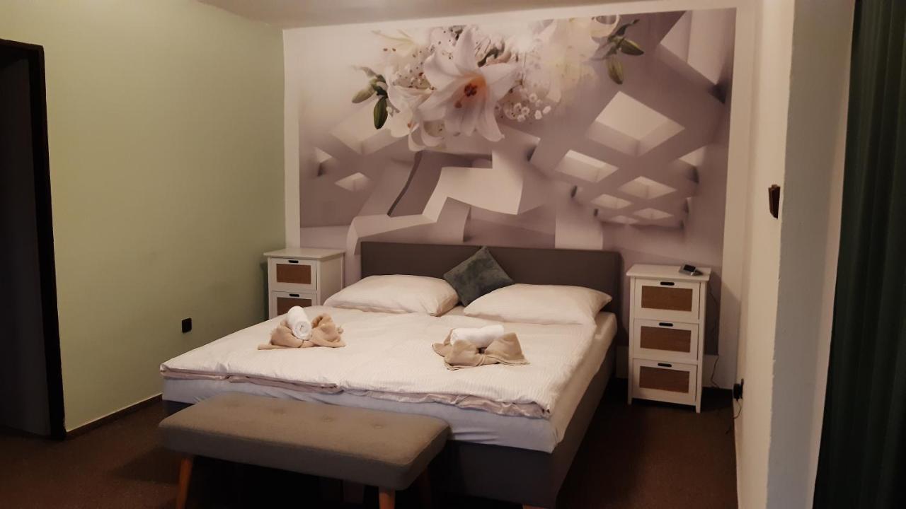 Budha Apartma Jirikov  Экстерьер фото