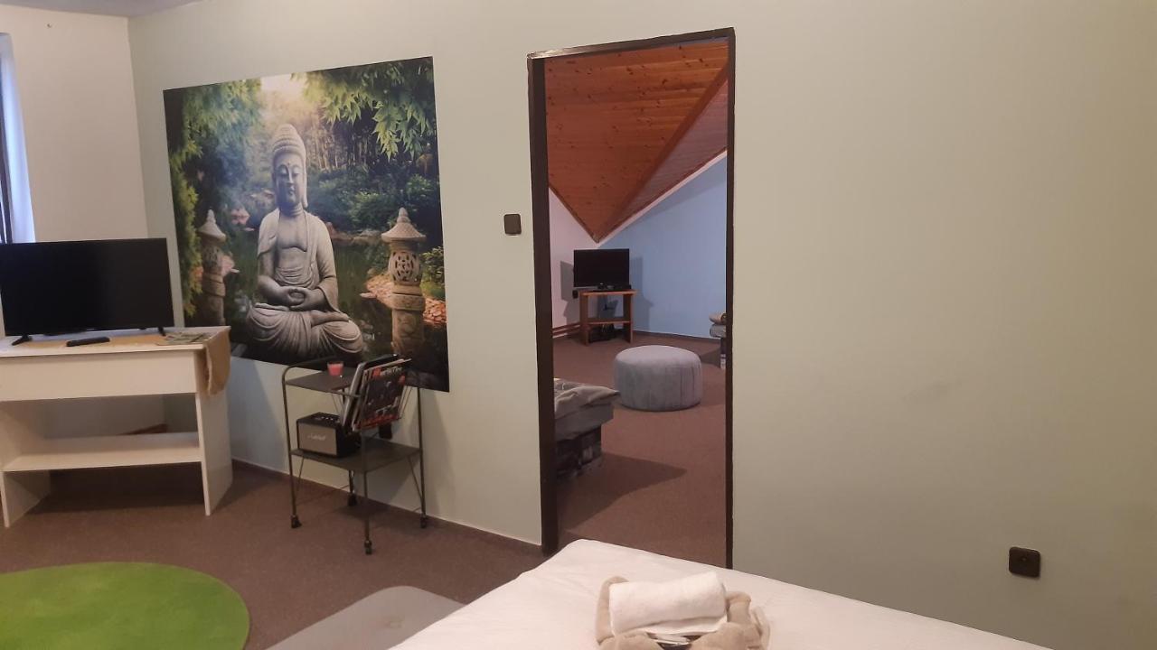 Budha Apartma Jirikov  Экстерьер фото